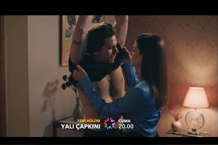 mrnescline's tweet photo. si hay alguien del fandom de Yalı Çapkını con vida necesito que me confirmen si esta escena existe o no, porque ya me ví ese capítulo y ESTO NO PASA pero se ven re reales y no dejan de aparecerme estas fotos en pinterest 😭🙏 https://t.co/YvigxJszu9