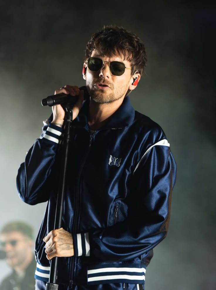 LouisWT91World's tweet photo. 🔔| MADISON SQUARE GARDEN SOLD OUT 

Louis Tomlinson’s first show at Madison Square Garden is officially SOLD OUT 

This is the first time in his solo career that he will be performing at this prestigious venue! 

[Pic: OT5 daily] https://t.co/DHnp1RnjTh