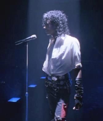 pinksourskittls's tweet photo. give into me and dirty diana are sisters https://t.co/VQzvY5PGSD