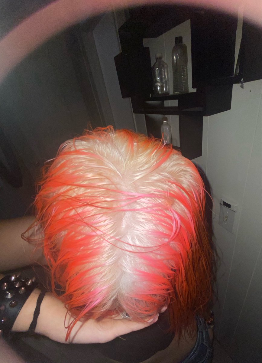 breelimic's tweet photo. Guess the color 🤑 https://t.co/Jhp6SHA3Am
