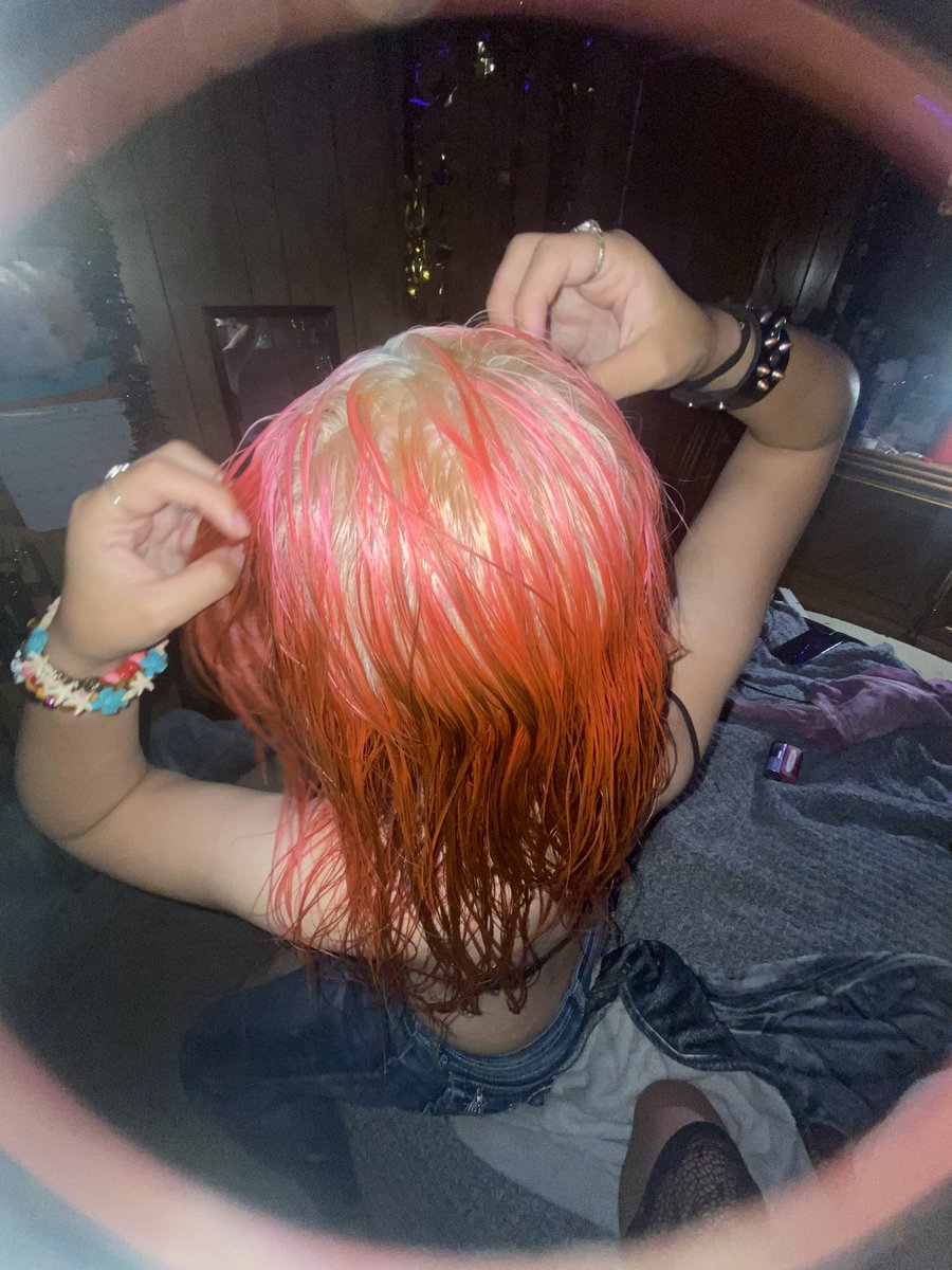 breelimic's tweet photo. Guess the color 🤑 https://t.co/Jhp6SHA3Am