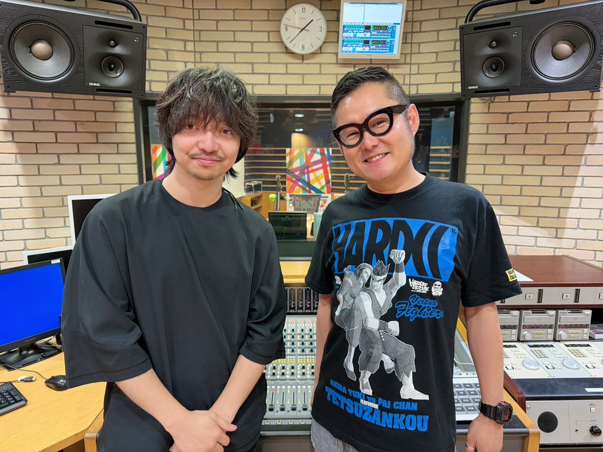 shotashimono's tweet photo. 今週10日金曜20時からのFM大阪『OTOSHIMONO』ゲストは三浦大知。めちゃくちゃ久々に逢いました。どれぐらい？かはインタビューで。ゲーム好きの大知君意識して #バーチャファイター Tシャツにしましたが本編では一切触れてません🎮️ #三浦大知 #oto851 https://t.co/wnbc1RJ27r