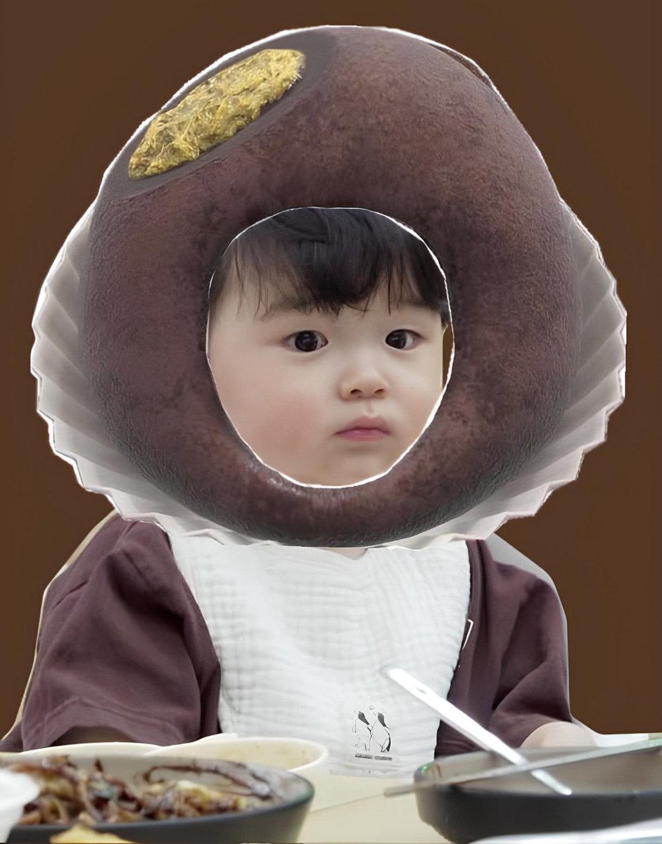 0x1lovesongzz's tweet photo. my little dubai chewy cookie 🤏🏻 https://t.co/kF87P5JNCO