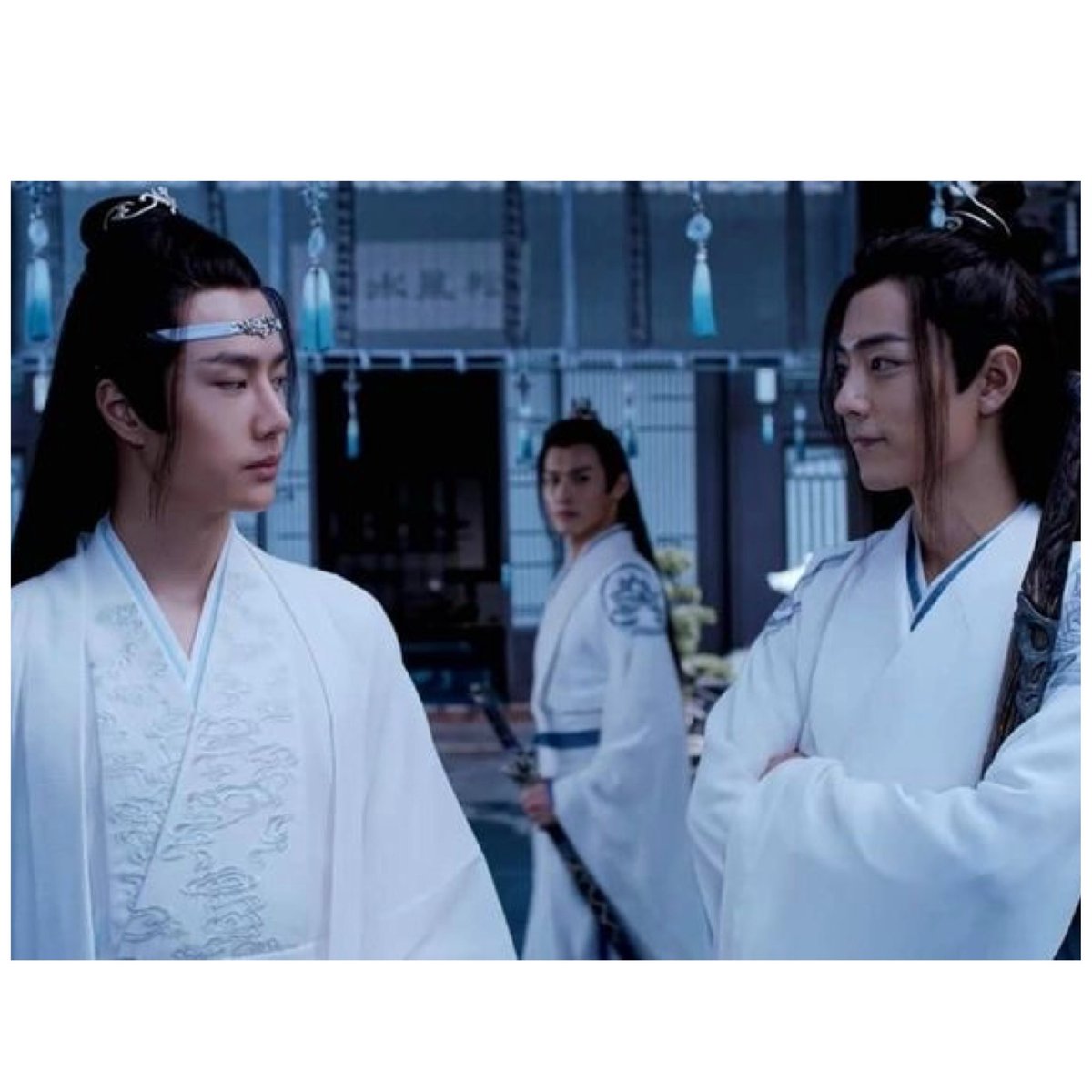 ElizabethSwwann's tweet photo. You can summarize the entirety of MDZS with these two pictures!!! https://t.co/fZTq489wjB