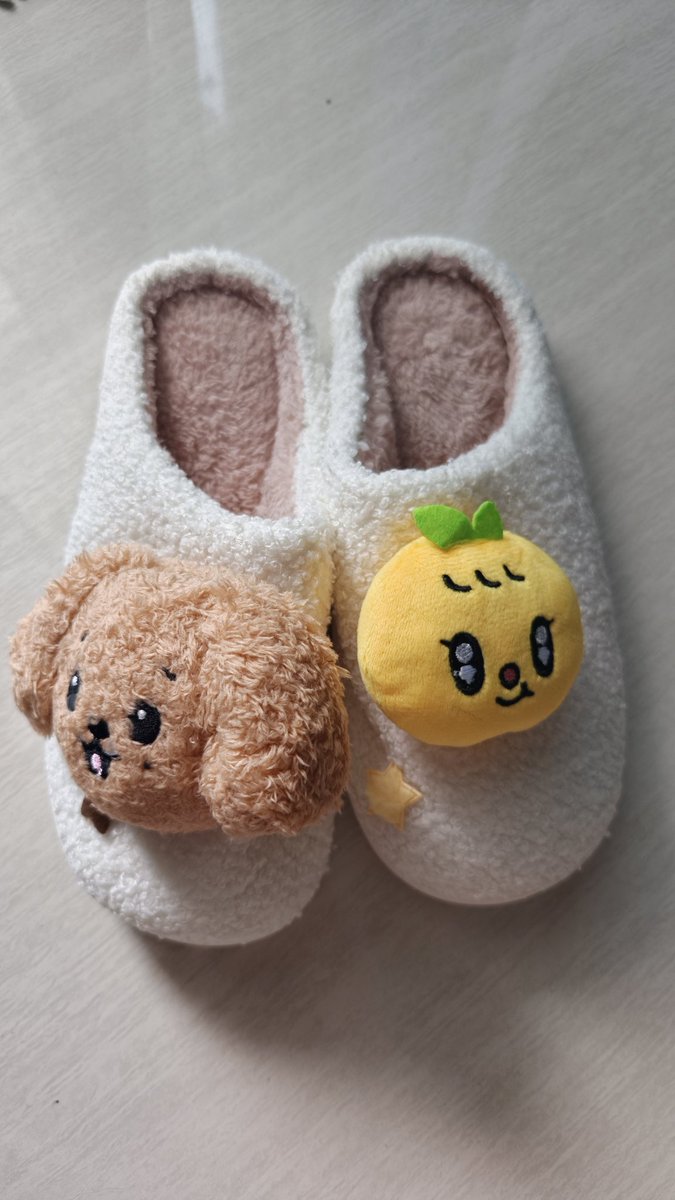Yunsheen_'s tweet photo. Thank you for these beautiful slippers @theqishh_my 💞 https://t.co/Spl8VGiGIx