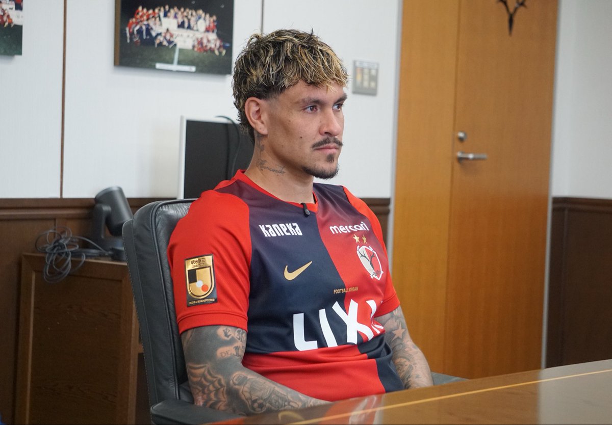 OJ_Hochi's tweet photo. 鹿島MFマテウス・ブエノ
加入記者会見🇧🇷🦌

🗣️「キャリアの中でタイトルを取ったことがない。チャンピオンになりたいという目標があります」

(昨年のアウォーズで鬼木監督、レオセアラと同じ送迎車で会場入りしたことについて)
🗣️「もちろん冗談半分で...いろいろな話はしましたよ(笑)」 https://t.co/oumbZ5rhwk
