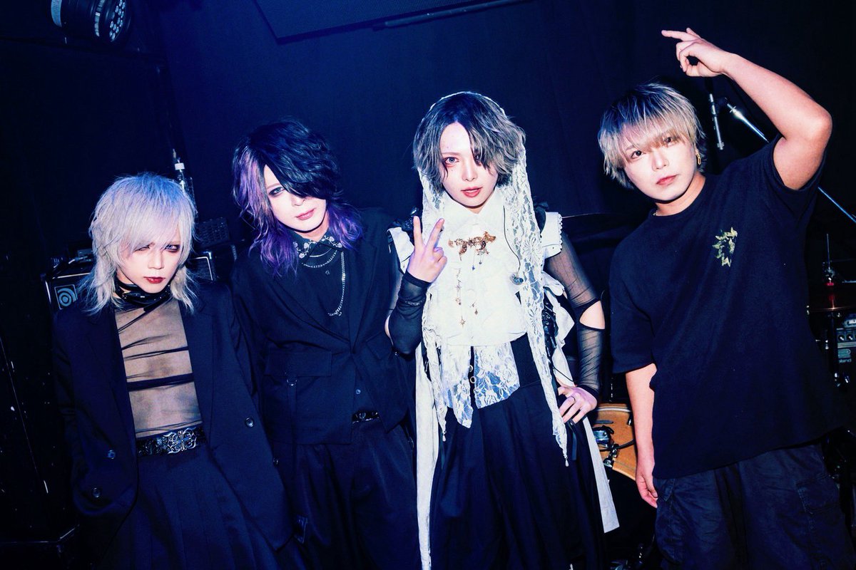 KIRA_X_yori's tweet photo. (すごく遅くなりましたが)

惡抱味 ベースサポート
ありがとうございました👼🏻

ｽｰﾊﾟｰﾘｽﾍﾟｸﾄしている真宵くんの歌声がのった最高の曲たちを一緒に演奏出来てとても𝑮𝑹𝑬𝑨𝑻な夜でした。

集まってくれたみんなもありがと！久しぶり会えて嬉しかったー！

Yさん、次の惡抱味は8/24@渋谷REXとなります。
よろしくお願いします！