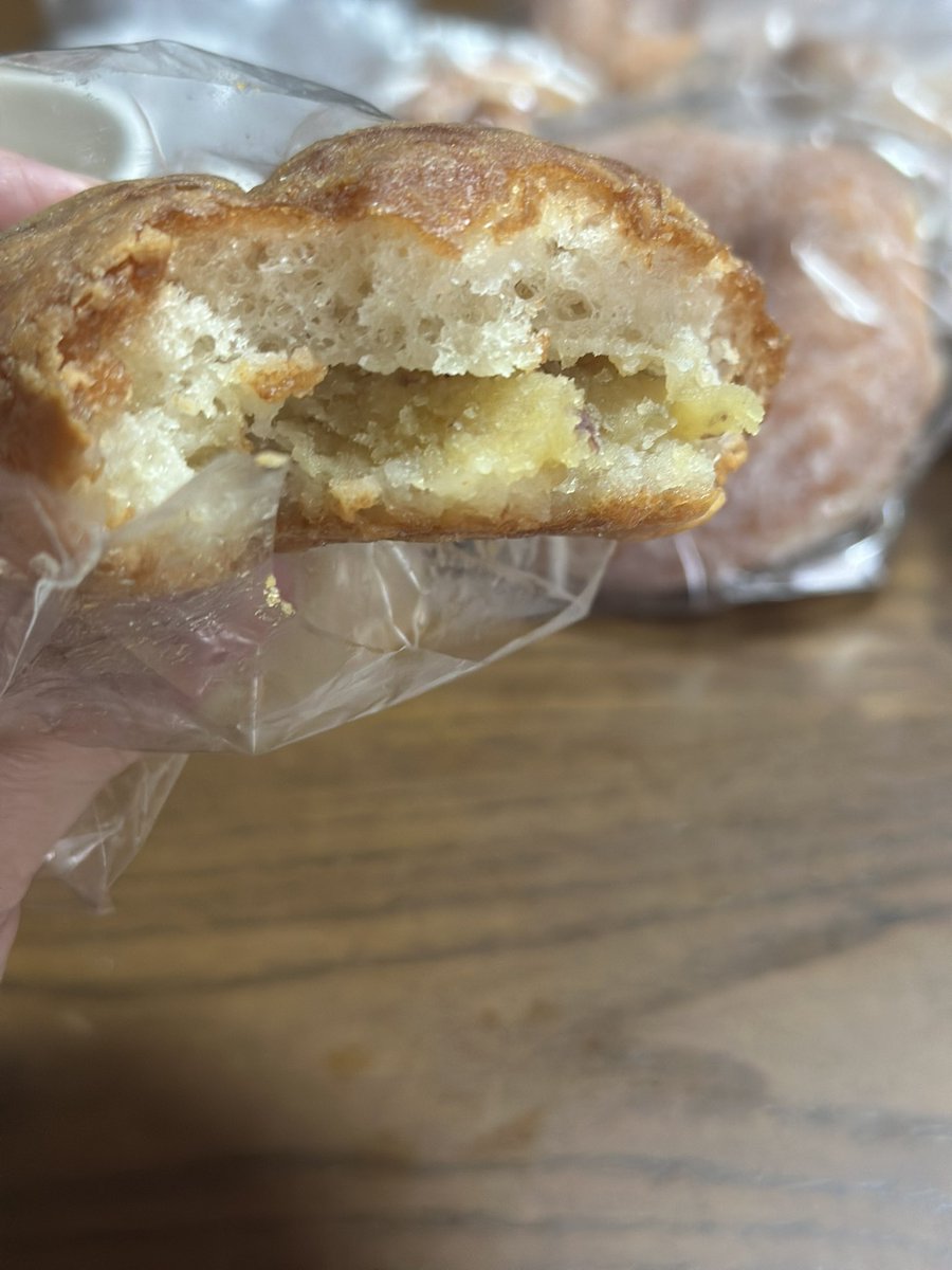 _kuma0122yt's tweet photo. 今日はクリあん食べたよ🌰 ほっとする甘さで幸せ〜 https://t.co/ZdRshLrZ40