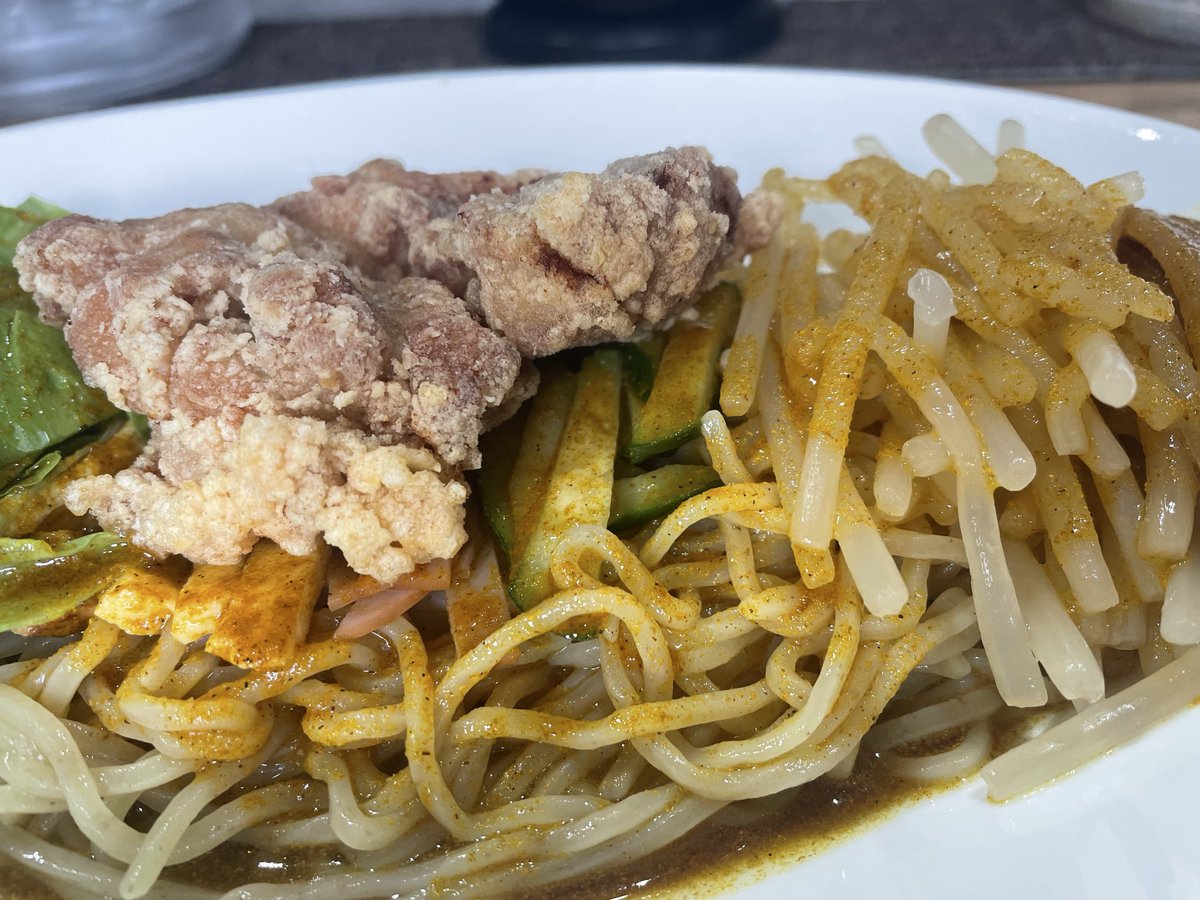 036cbr's tweet photo. 暑くなってきた
夏はこれ
冷やし中華  カレー味
もちろん唐揚げ のってるよ〜🤭 https://t.co/W17Q2PAzul