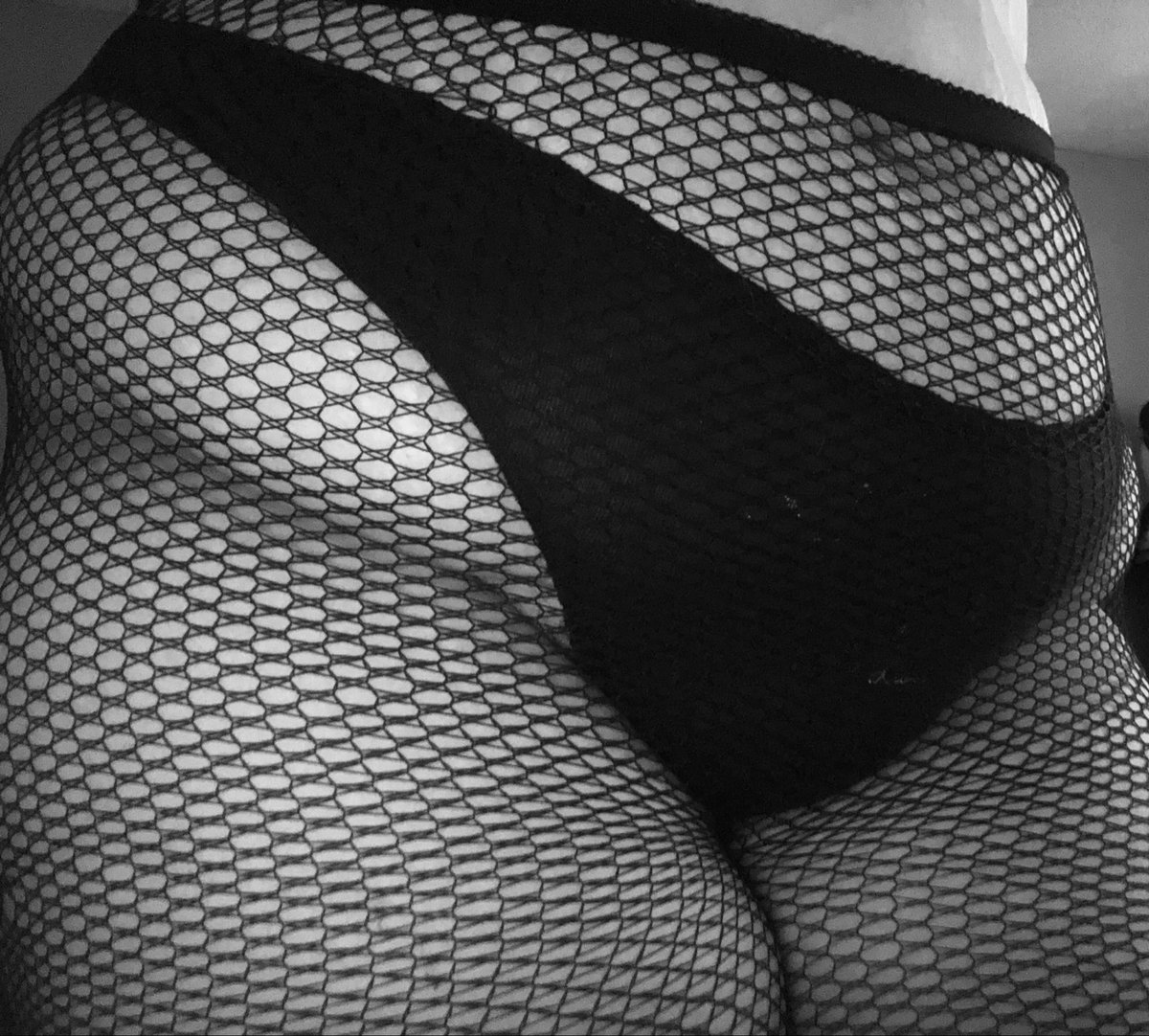 gr0tesqueBeauty's tweet photo. Tummy or ass ? 
🕸️๋࣭ ⭑

[ #nsfwtwt #nsfw #chubby #plussize #tummy #tummytuesday #thighs #ass ] https://t.co/LLFcPGGklo