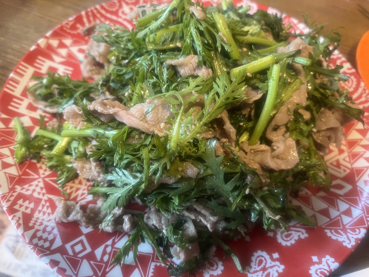 dunananana's tweet photo. 美味い肉と野菜と麺を食べりゃ元気になる体の仕組みを持っててよかった。
ソーキそばは沖縄のファミマで売ってるのが最強に美味いんやで。 https://t.co/n6we36LETj