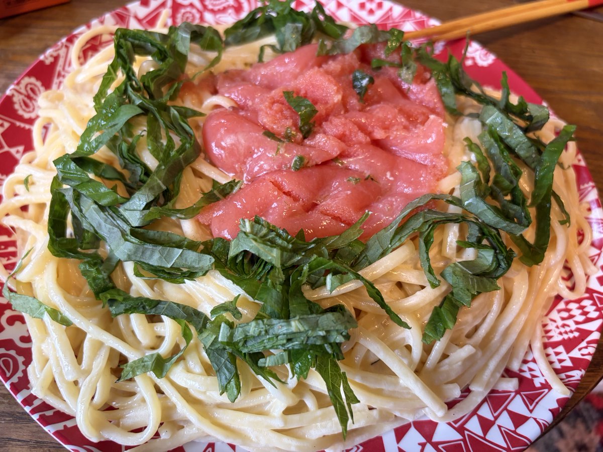 dunananana's tweet photo. 美味い肉と野菜と麺を食べりゃ元気になる体の仕組みを持っててよかった。
ソーキそばは沖縄のファミマで売ってるのが最強に美味いんやで。 https://t.co/n6we36LETj
