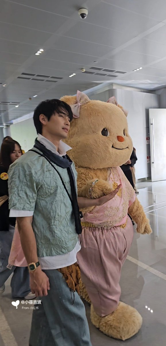 JUMorikenjj's tweet photo. 現在是直接把名字記在Apo哥哥手上了嗎🤣🤣
ตอนนี้ถึงขั้นเขียนชื่อไว้บนมือพี่อาโปเลยเหรอ 🤣🤣

#butterbear #ด้อมน้องเนย #ApoNattawin #apocolleagues https://t.co/SWRje8hZh2