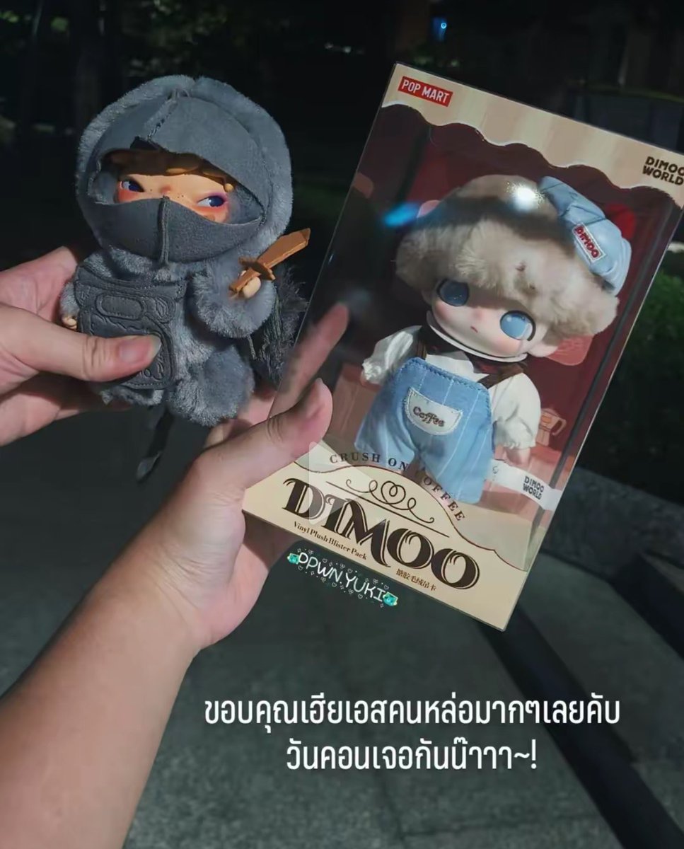 underthesamsky_'s tweet photo. ไปเจอสิ่งนี้ในติ๊กต่อก น้องเอสแสนดีอีกแล้วอะ ㅠㅠ 

คุณ op บอกว่าไปคุยงานที่หนึ่งแล้วบังเอิญเจอเอส พอเสร็จงานเค้าก็มายืนอยู่ตรงตู้ Pop mart เอสก็เดินมาซื้อกล่องจุ่ม แล้วก็หันมาถามเค้าว่า ‘ไม่กดเหรอ? เอามั้ย เดี๋ยวซื้อให้’ แล้วน้องเอสก็ซื้อให้คุณ op พอแกะดูเหมือนเป็นตัวที่เอสชอบ เค้าก็บอกว่าถ้าเอสชอบ เอสเอามั้ย แล้วน้องเอสก็บอกว่า ‘ไม่เอา พี่ซื้อให้เรา เอาไปเถอะ’

น่ารักกับทุกคนเสมอเลยนี่นา 🥺 #est_rvp