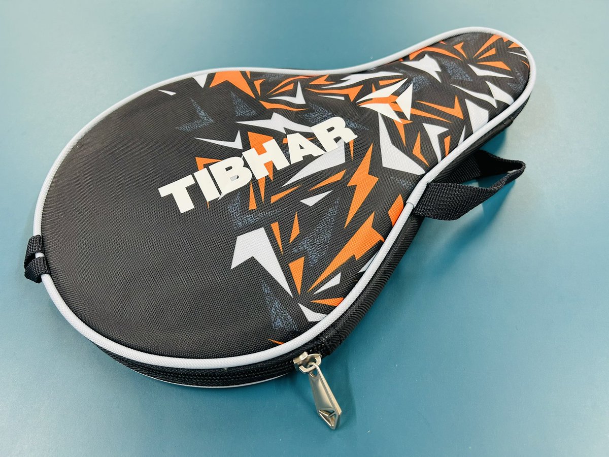TIBHARの新作ラケットケースに一目惚れして速攻で購入しました デザインと色が渋いというかエモいというか 最高すぎます 皆さんも是非 TIBHAR スペクトララウンドラケットケース 卓球スタジオCORE