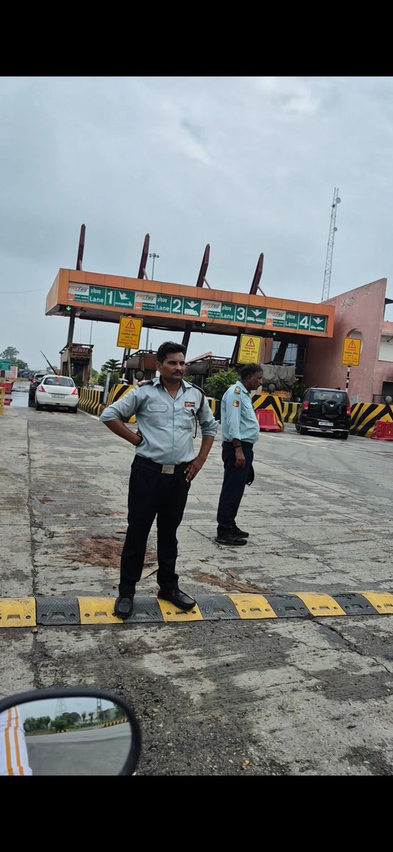 prashant90588's tweet photo. @Uppolice @adgzonemeerut @CMOfficeUP 
 Serious complaint against Rohana Khurd Toll Plaza. Today, the toll staff deliberately blocked my vehicle and forced me to use the side . They also wrongfully denied my four-wheeler monthly pass on 5 July. They accept after heated arguments. https://t.co/ysuCbJVHCo