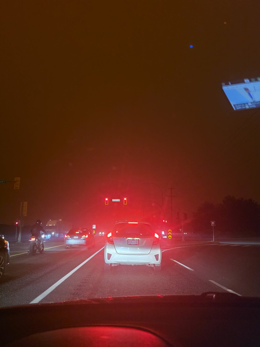 kylesweeney905's tweet photo. 7:20pm taken in #Kamloops as the #BostonBarBC wildfire smoke rolled in https://t.co/PaRkBEU4T2