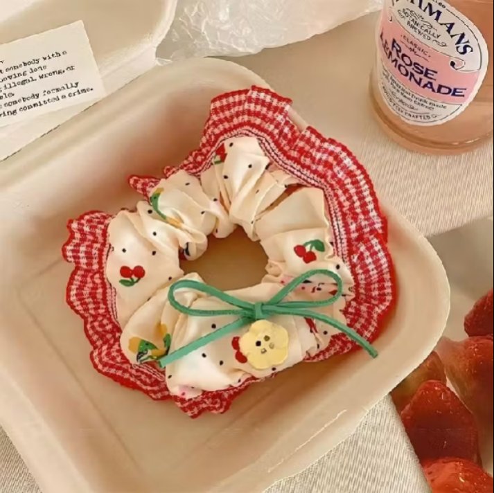 haenaxvae's tweet photo. Lagi bingung cari gift mini buat temen atau bestie⁉️
Kasih Scrunchie ini aja guys dijamin dia pasti suka😍 Motifnya lucu lucu, aesthetic, dan gemesin. Mana harganya murah banget💗💐
Cek di sini👇🏻
https://t.co/u4WzsvfqmI
#scrunchie #giftidea #girl https://t.co/p2A7oc1AMy