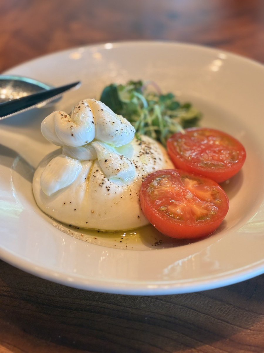 CHEESE_STAND's tweet photo. CHEESE STANDのチーズが食べられるお店のご紹介🍽️🧀

NEWoMan高輪/The Public Place

シンプルにトマトとハーブ、チーズ🧀
江戸前ハーブさんのハーブと🌿 https://t.co/1zMex67Mv5
