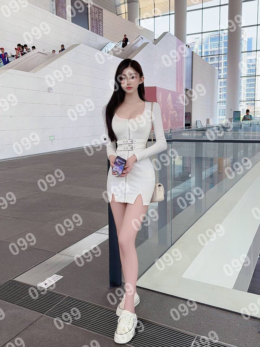 OFFTHEHOOKsc's tweet photo. 👉助理@chunlibey
看上了请截图妹子便客服快速安排
温柔半两，从容一生。
东新街道
#拱野 https://t.co/57i7qPOtUU