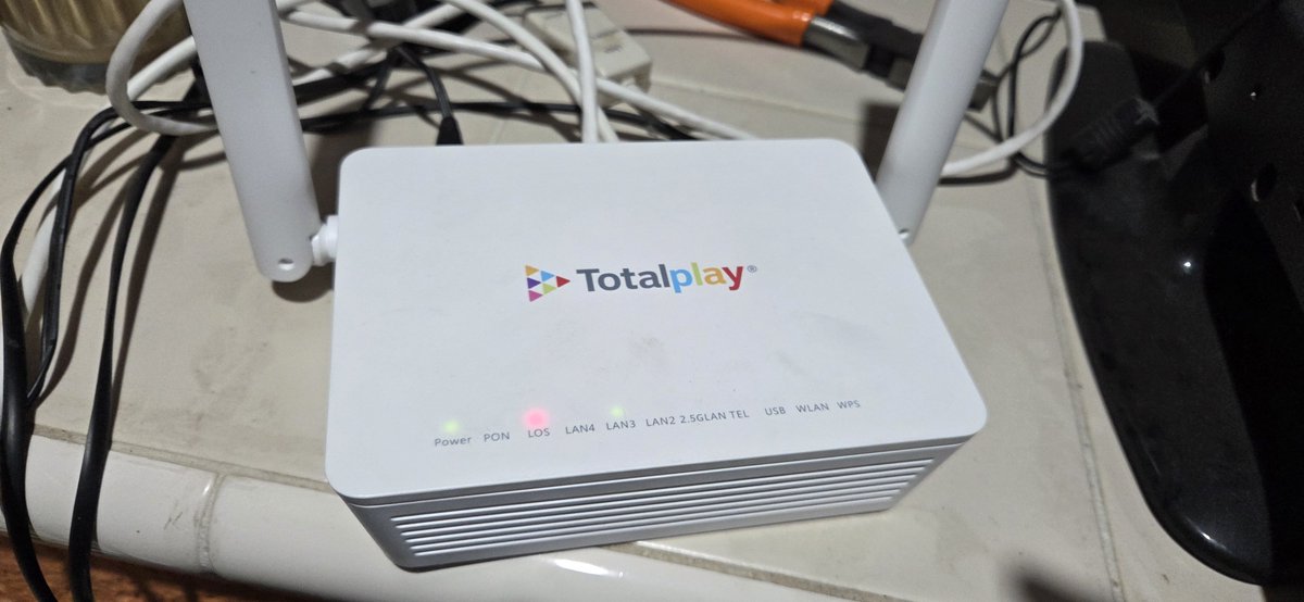 AlejandroCratos's tweet photo. @totalplaymx 

Hoy trabajaron y me tumbaron la linea 
Que genial servicio https://t.co/LP2XK0XNfc