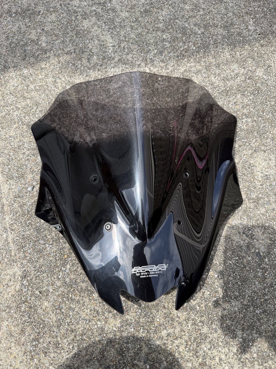 ryosuke9111's tweet photo. フェンダーレス化終わってホッと一息ついてたらヘッドライトLEDが届いてしまったので続けて作業
プレデターのマスクみたいのを外してサクッと終了 https://t.co/GEHjQ8f24j