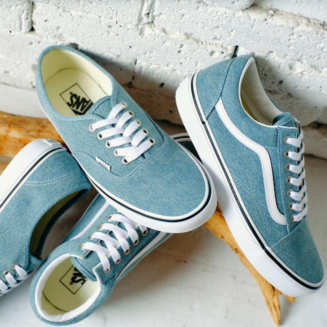 ABCMART_INFO's tweet photo. Vans Summer Denim Pack🍦

Vansの定番モデルに、
デニム素材を落とし込んだ「Summer Denim Pack」。

履くほどに色落ちやアタリが生まれ、
自分だけの表情へと変化していく一足。

夏のスタイルに、デニムならではの軽やかな存在感を。

詳しくはコチラから▼
URL：https://t.co/WvRDtSGOtO

#Vans #ヴァンズ #ABCMART #ABCマート