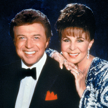 iShowTunes's tweet photo. Birthday Remembrance ~ #SteveLawrence (1935-2024)
He was Nominated for 1 @TheTonyAwards and he & Eydie were Nominated for 2 Emmys. Truly, he was one of the BEST Male #Crooner/Vocalists EVER and he & Eydie were music-magic !!! ♥
#EydieGormé #SteveAndEydie #LasVegas #Vegas https://t.co/ArMA5Erb0I