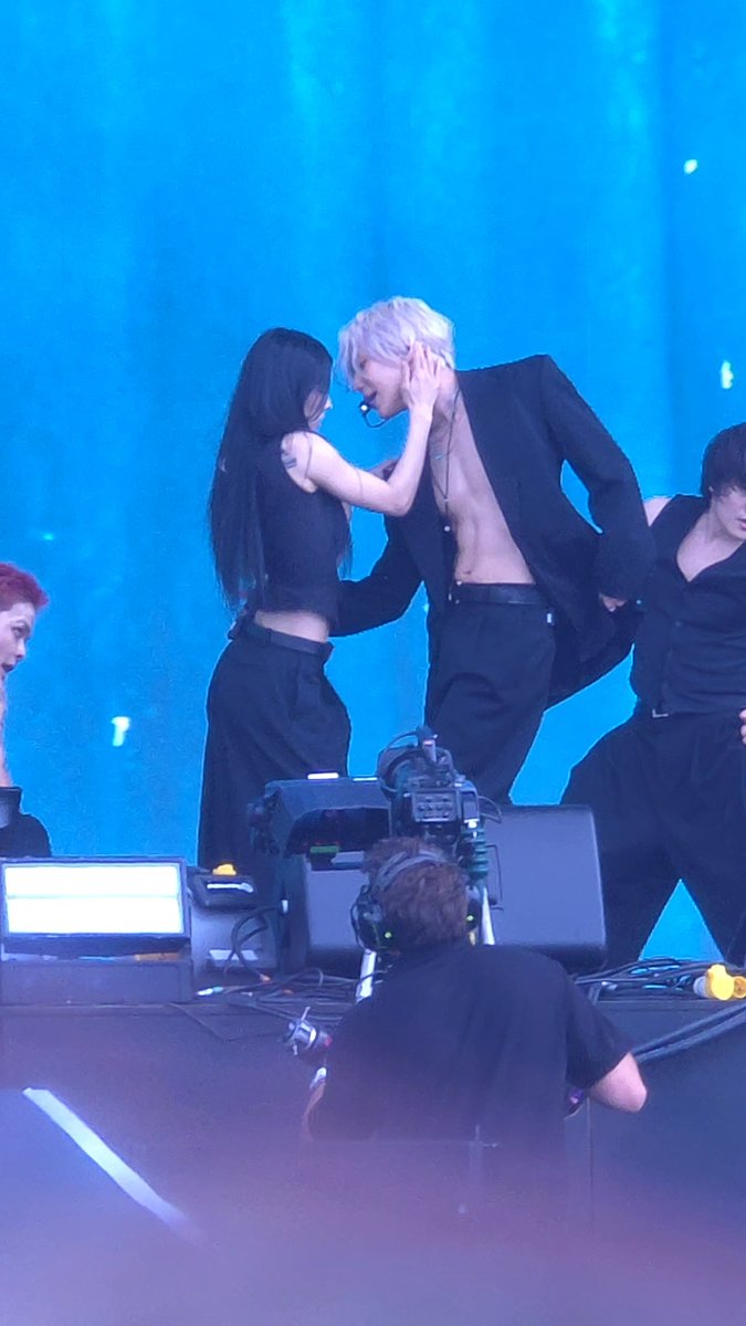 ACExoalsox's tweet photo. 이 파트에서 내 심장은 아픈데 고통을 즐기고 있는 나를 발견 🧘‍♀️🧘‍♀️❤️‍🔥❤️‍🔥

#태민 #TAEMIN #テミン #泰民 @Taemin_Xoalsox_ @BSTHydePark https://t.co/s849u2Cnrh