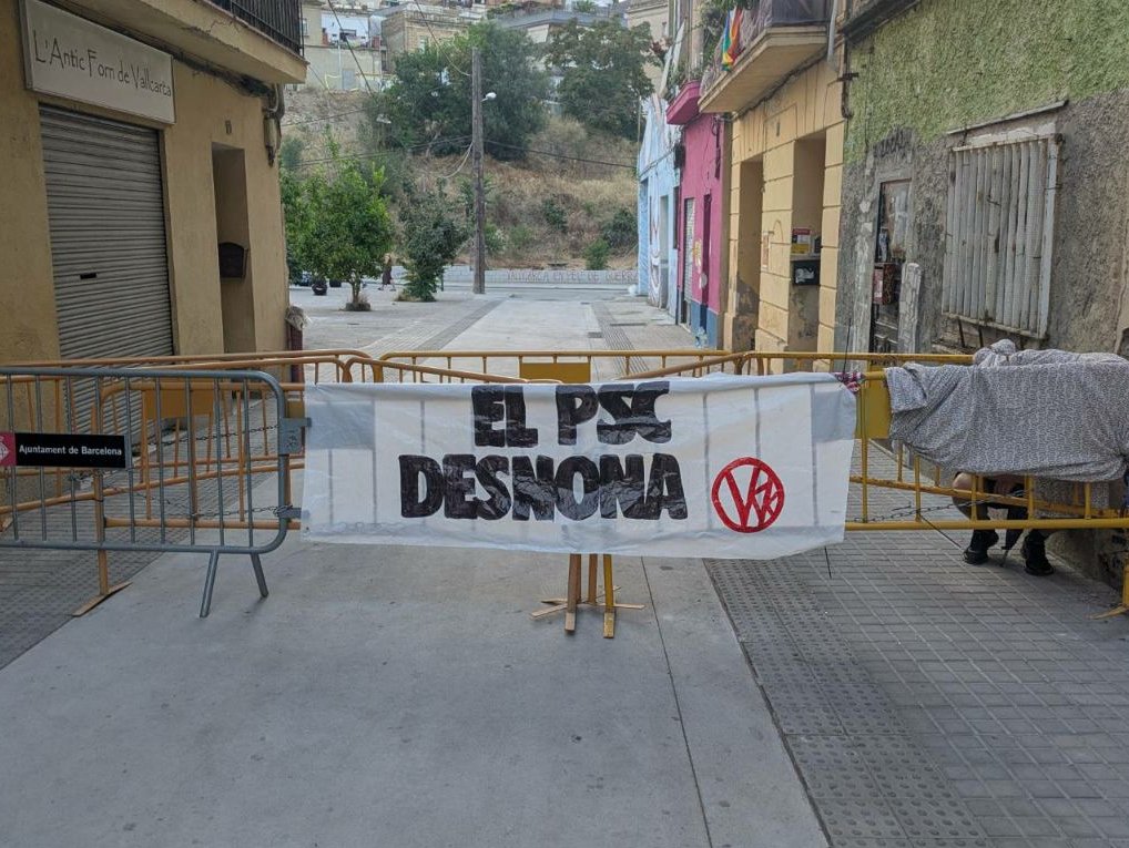 HabitatgeVKK's tweet photo. 🌞 Bon dia! Avui el @pscbarcelona vol venir a desnonar una família amb 2 infants al barri. Us esperem a les 7.30 h al C/ Farigola 3 🤗! #NoPassaran https://t.co/w0rsb2UXTX