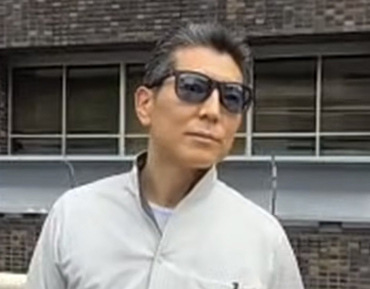 null1126690's tweet photo. 神戸市議会議員 村野誠一、名乗りもせずに歩道橋プロテストに来ている市民を盗撮 https://t.co/c78C2bFe7s