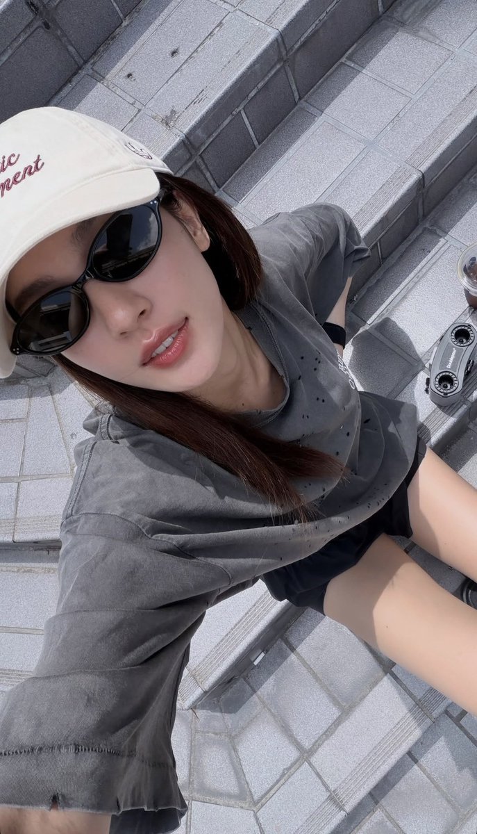 PNNXNY's tweet photo. เสื้อขาดเหรอลูก มาแม่เย็บให้ มาใกล้ๆแม่มาสุดหล่อ🥹 https://t.co/Vxsi4cY2IM