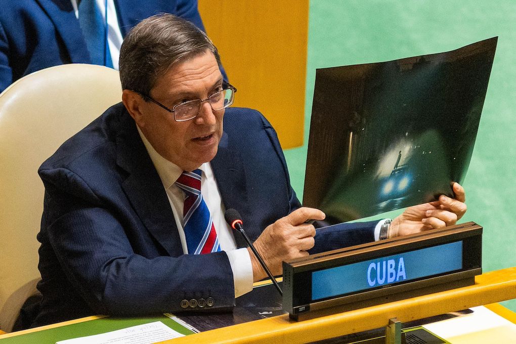 BorgesOlivero's tweet photo. Inmenso Bruno Rodríguez,la voz de #Cuba 🇨🇺 con hechos y evidencias concretas, allí en la ONU,en las entrañas del monstruo,donde nace el imperio yanqui.
Así somos los cubanos mucho coj..., como dijo Almeida"...aquí no se rinde nadie c..."
#CubaEstáFirme
#CubaNosEsUnaAmenaza https://t.co/IpCJLwn10E