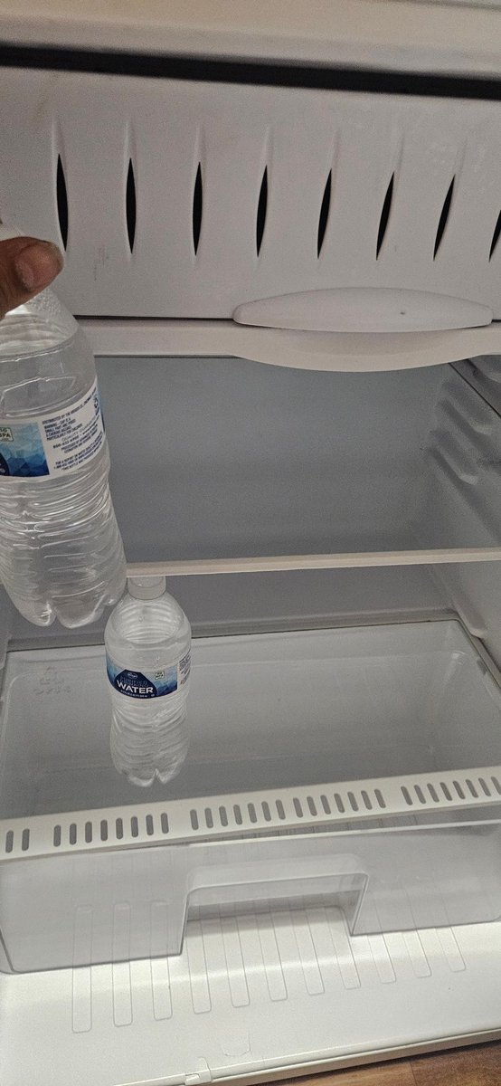 precinhoj's tweet photo. Freezer no work
Or is it just for making ice https://t.co/bqA3UqHDZ8
