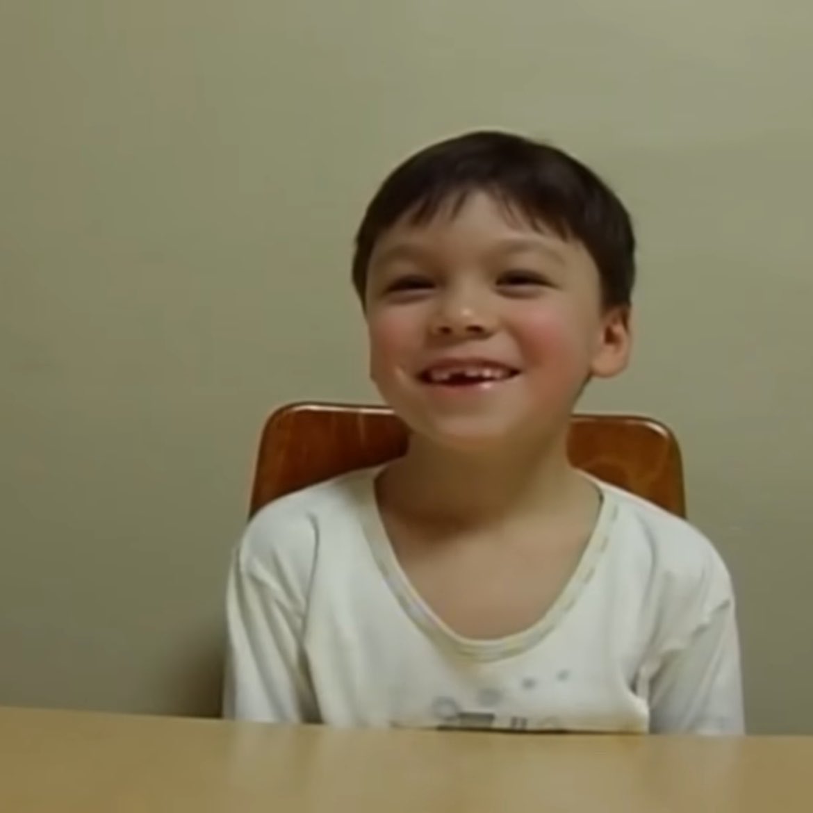 hanniesaurs's tweet photo. it felt like he was missing a tooth the entire time, so cute 😭 https://t.co/N4fBvycVDM