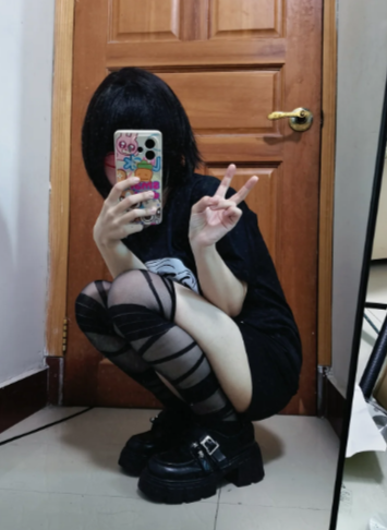 yuifac222's tweet photo. 本人19歲 
社恐＋宅女
有人想認識我嗎？
  本人，是本人 https://t.co/JXToBWEwjE