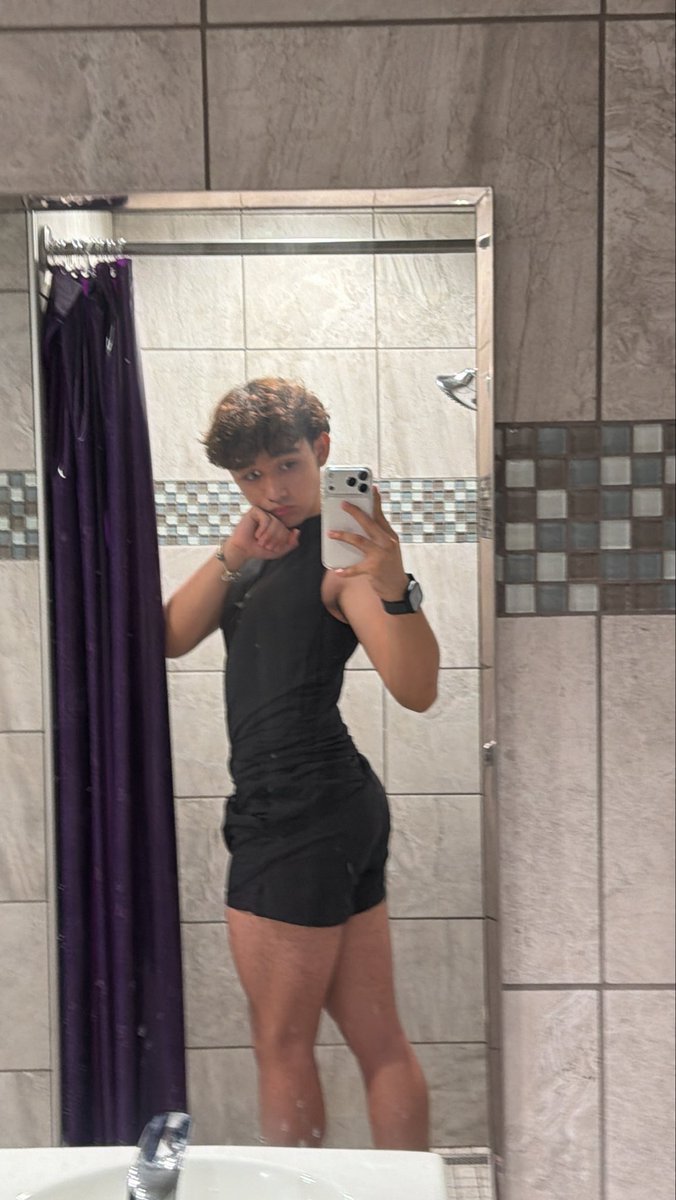 Leonarde45788's tweet photo. Día de gym, quien quiere entrenar conmigo? 🥺🔥 https://t.co/MCaVHddswo