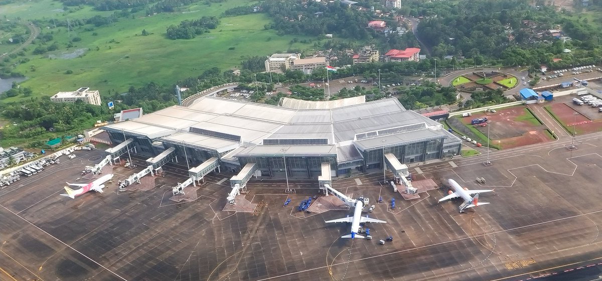 placid_g's tweet photo. Travelling outbound from #IXE? Choose a right-side window seat (F).
If you're lucky enough to depart from Runway 24, the view of the terminal during takeoff is an absolute visual treat.
#Mangalore #IX #FlyAsYouAre https://t.co/VptwOsjNua