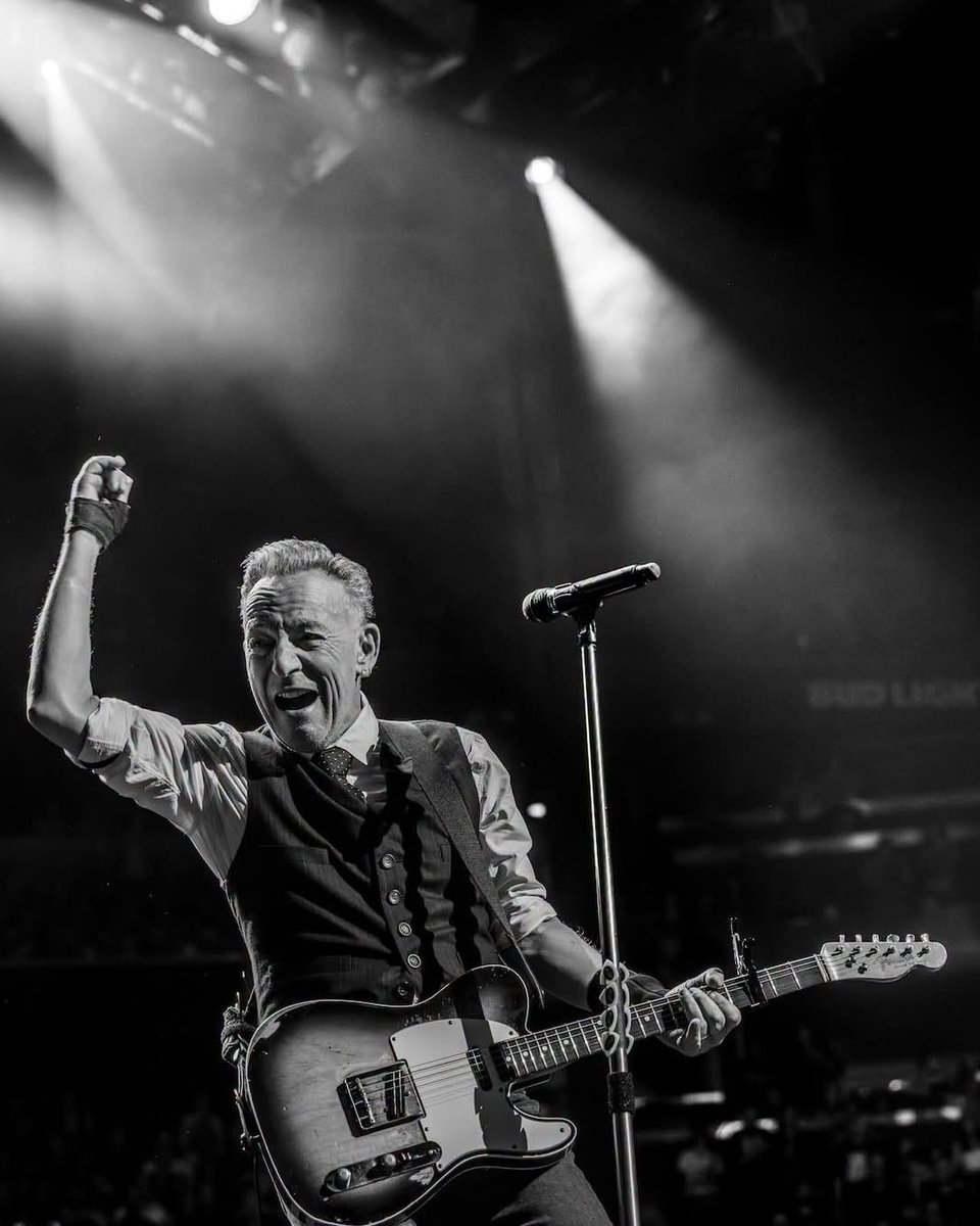 VLafora's tweet photo. @BDoltri @PamSpringsteen Bruce morning Davide. Happy #SpringsteenWednesday mio fratello. Come on 😎👍✌! 
📷 By @PamSpringsteen
 New York City. May 16, 2026. https://t.co/kE4Ed8Scrb