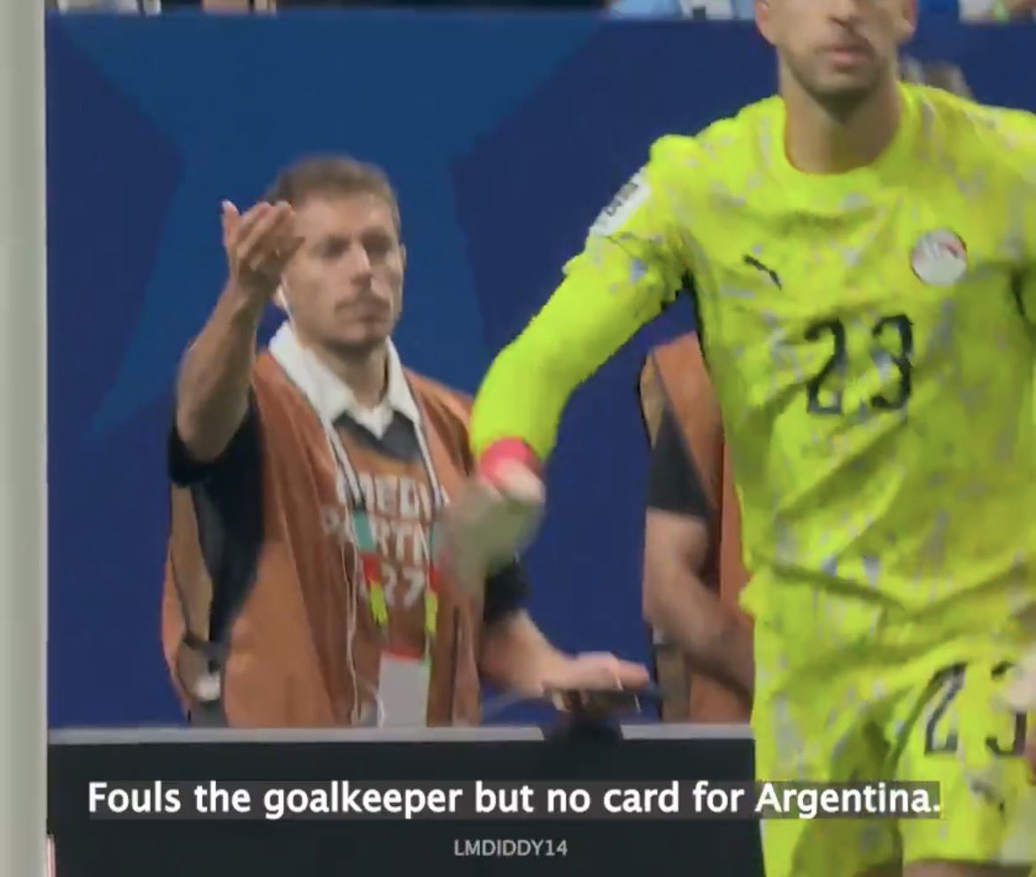 Hans_1980's tweet photo. @teagoliveira They put a fan on a Press vest behind the goalkeeper, caught him doing this and yelling at the referee demanding calls several times. They don’t even hide it 😂 https://t.co/8yhVsVqAOd