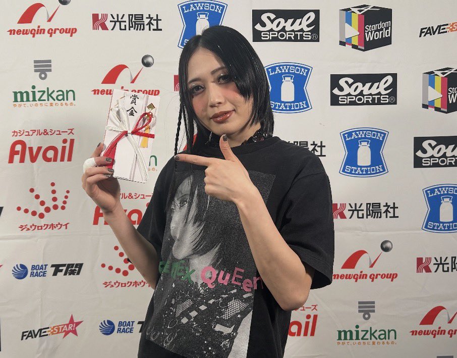 FortuneKK0327's tweet photo. FORTUNE DREAM賞は、セミファイナルで素晴らしい試合をしてくれた3WAYマッチの3人が受賞しました。

※FORTUNEDREAM賞は、僕が"個人"あるいは"試合"に対して選出する賞です。

#fd11
#Sareee
#上谷沙弥
#橋本千紘 https://t.co/aai0AFp9Q8