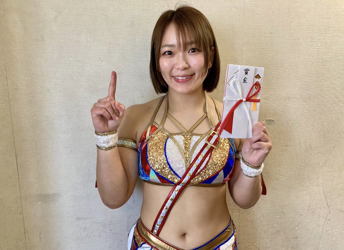 FortuneKK0327's tweet photo. FORTUNE DREAM賞は、セミファイナルで素晴らしい試合をしてくれた3WAYマッチの3人が受賞しました。

※FORTUNEDREAM賞は、僕が"個人"あるいは"試合"に対して選出する賞です。

#fd11
#Sareee
#上谷沙弥
#橋本千紘 https://t.co/aai0AFp9Q8