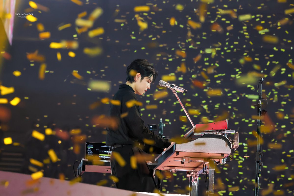 moment_yp's tweet photo. 260705 <The DECADE> FINALE in SEOUL 
#영케이 #원필 #DAY6 #데이식스 https://t.co/gRh25ZfaS7