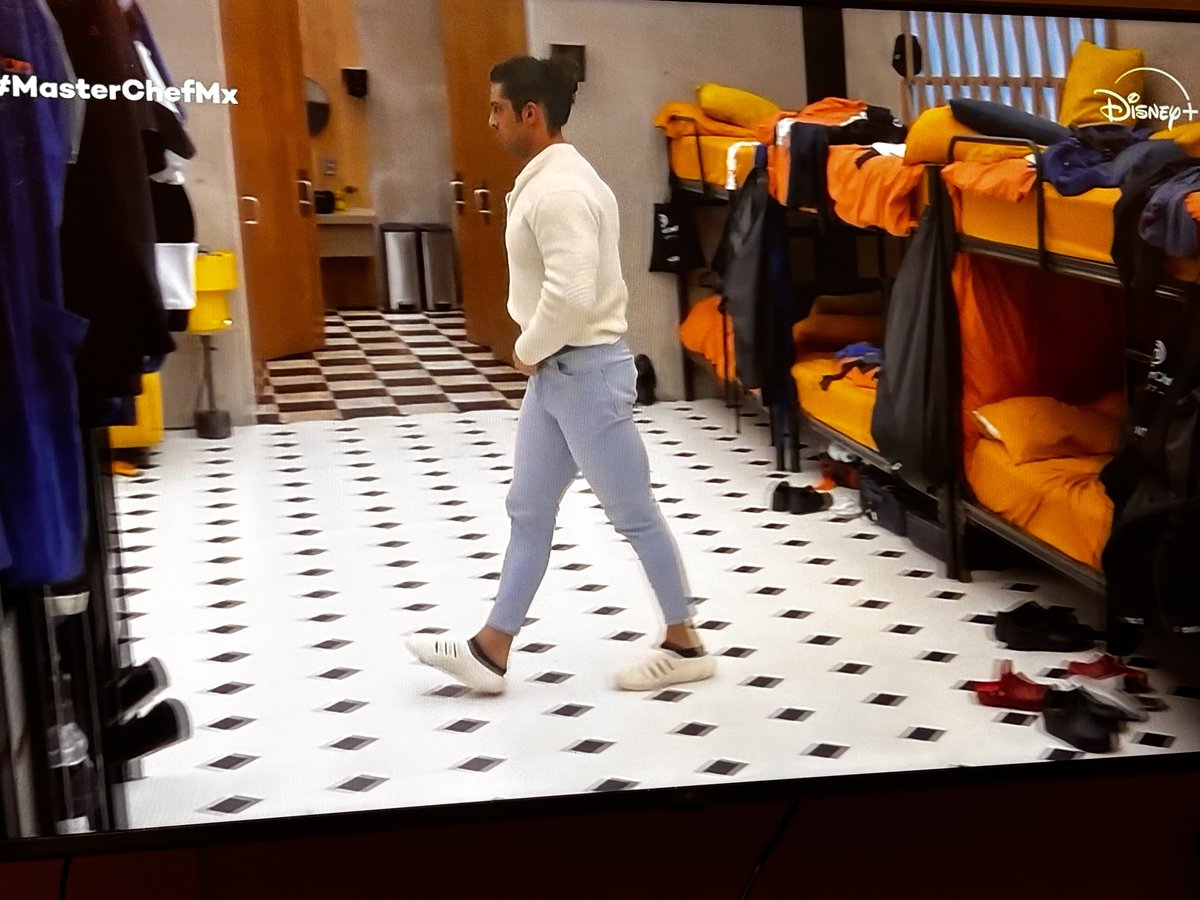 AleexPlata's tweet photo. Emmanuel con la ñonga bien parada después de coger en vivo en #MasterChefMx 🥵 https://t.co/6dU6UUFgOK