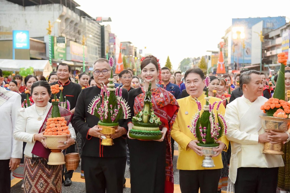 engfadom's tweet photo. ภาพบรรยากาศจากเพจ สำนักงานประชาสัมพันธ์จังหวัดนครพนม ฝากเข้าไปกดไลค์ คอมเม้นต์กันด้วยน้าสวาย ☺️🙏🏻

📌 https://t.co/hsofNibHig

#อิงฟ้าบวงสรวงพญาศรีสัตตนาคราช 
#อิงฟ้ามหาชน #EngfaWaraha @EWaraha https://t.co/kdC7DconSO