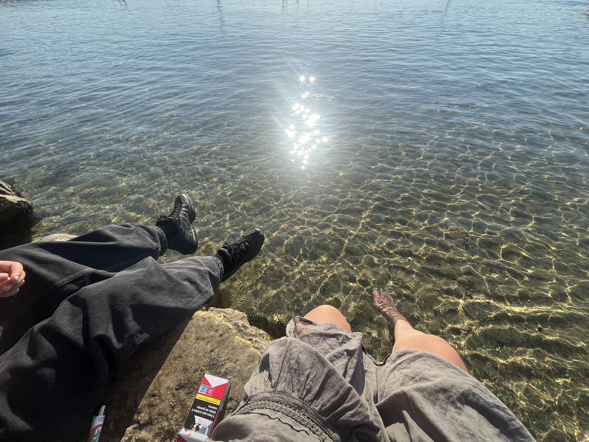 ATARAXlE's tweet photo. moi et un mutu au fin fond de l’italie un matin de juillet https://t.co/fsDXuLrBbU