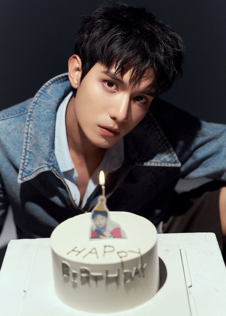 netsiraphop's tweet photo. Twenty-nine 🎂 
#HappyNet29thDay https://t.co/02QzM4XRLS