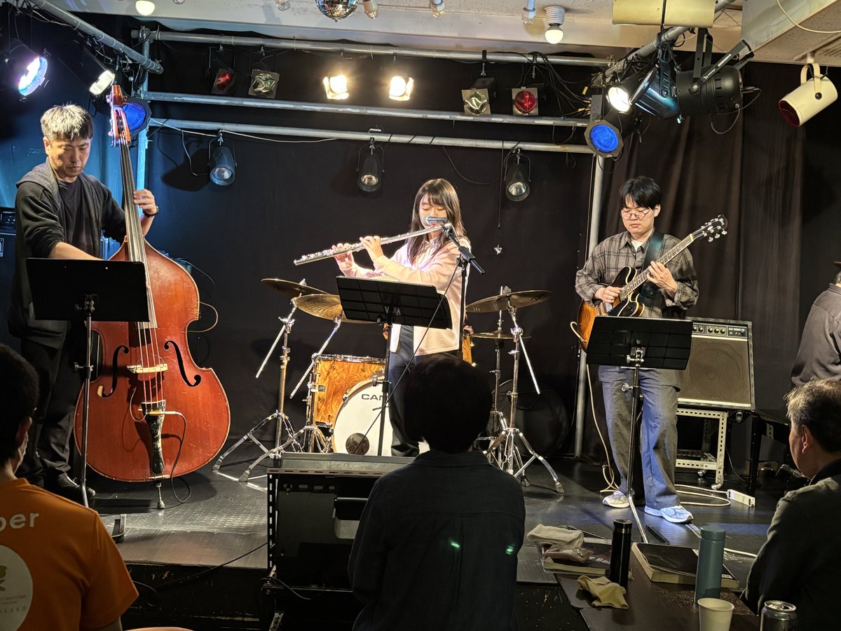dabostudio's tweet photo. 日曜日のサークルセッション、盛況のうちに無事終了しました。皆様、有り難う存じました。と、ほっとしたのもつかの間、本日は月例のジャズセッションを開催致します。こちらの方も皆様、奮って御参加下さいませ。Tommy
https://t.co/81iQ6DlZFW
#ダボスタジオ
#セッション https://t.co/vuEYoO3EX7