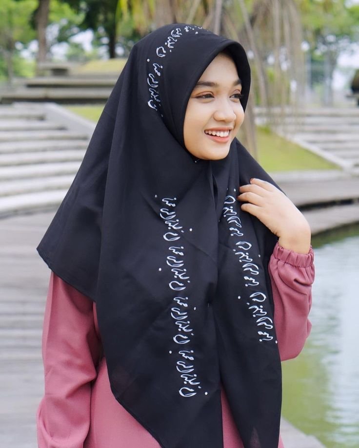 Ragamxt1's tweet photo. liatin neng umi laila bisa crt seharian💦 https://t.co/7kHglotWk4