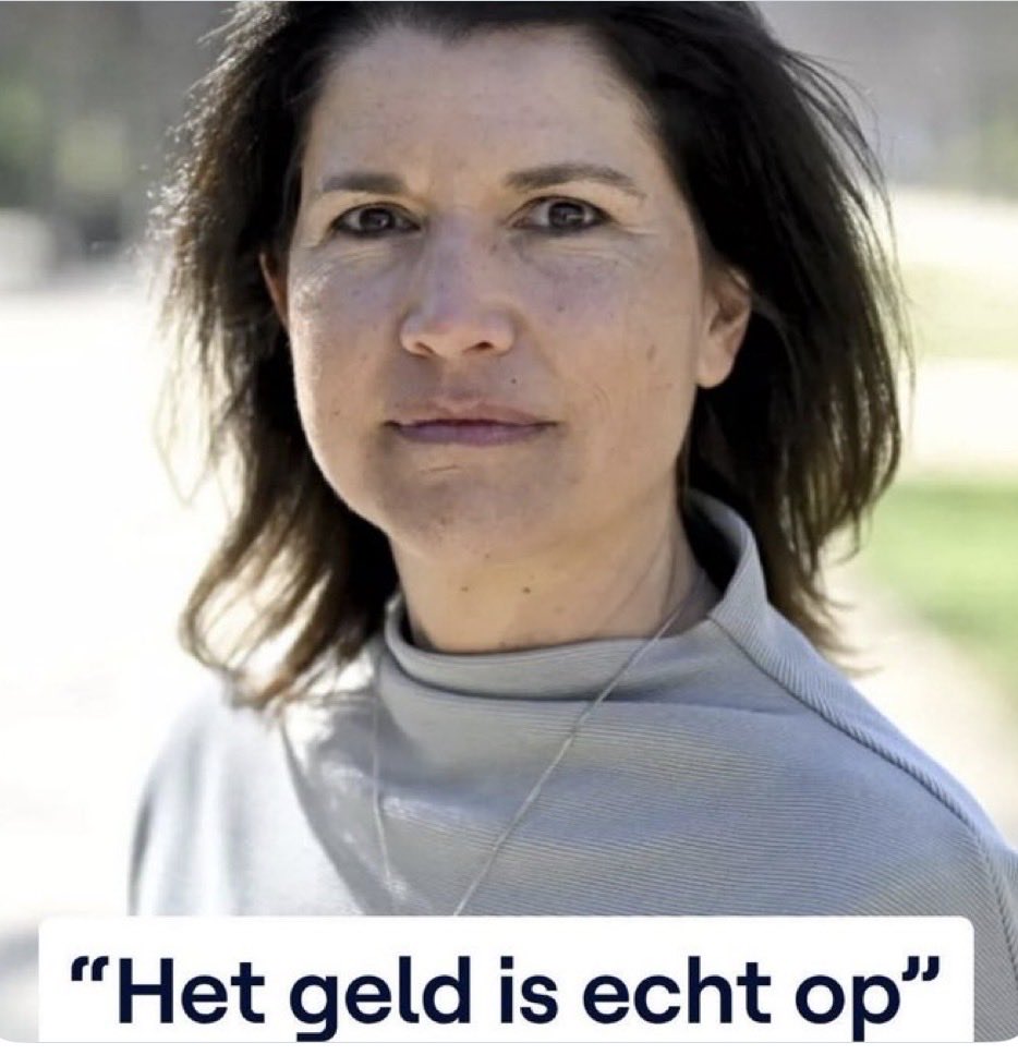 StefaanSintobin's tweet photo. Geen recht op asiel, maar toch maar lekker op hotel. En voor het overige: “het geld is echt op”. https://t.co/FXM9CQiDQr
